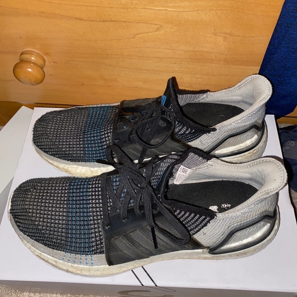 Ultra boost 19 , core black and shock cyan - Picture 3 of 3